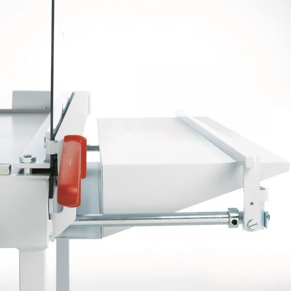 Frontowa skala pomiarowa i stolik boczny w IDEAL 1110