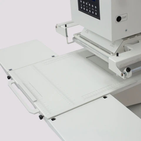 OPUS Masterpress EMD+ - wysuwany stół roboczy z podziałką