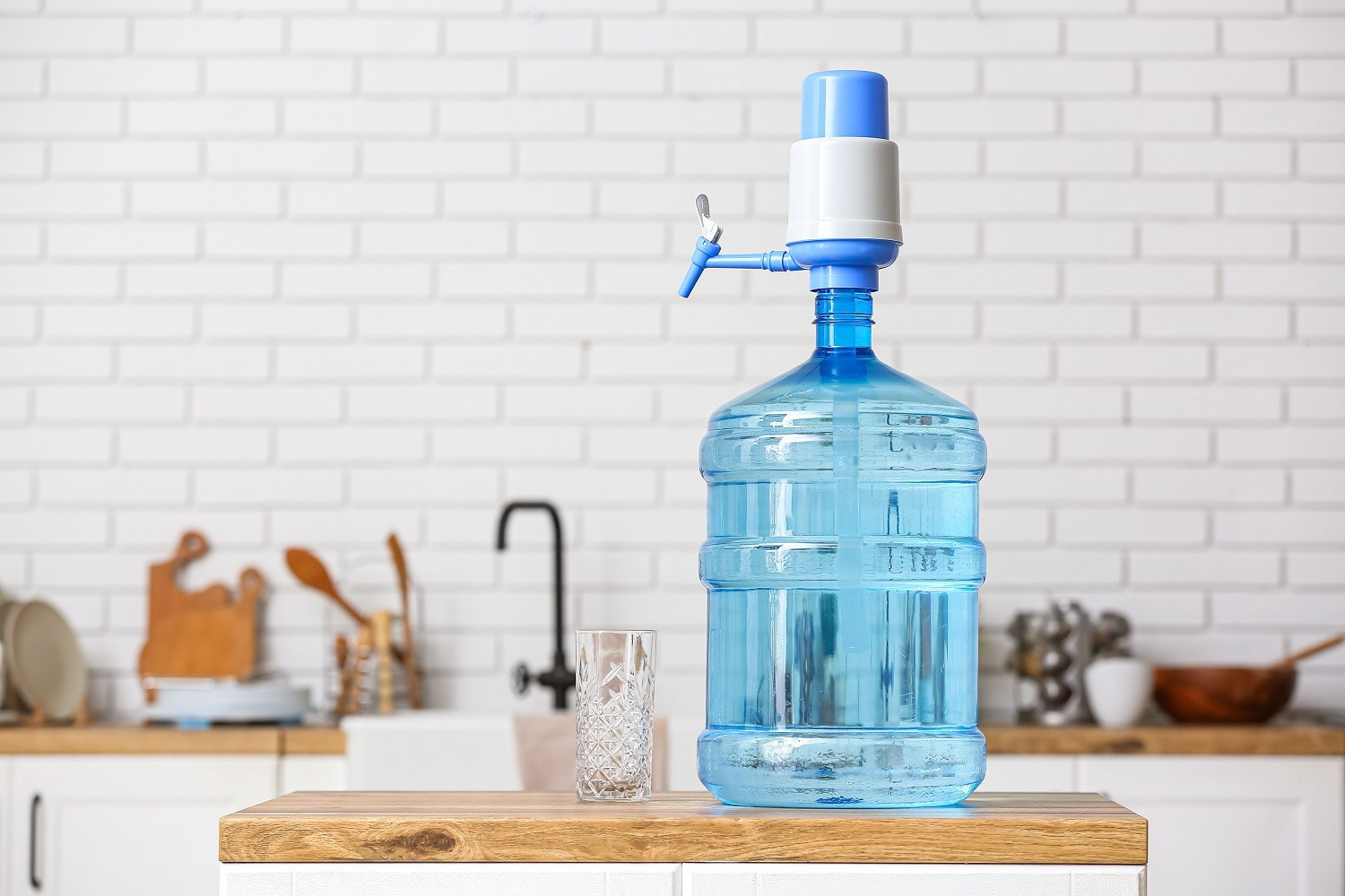 Countertop bottle water dispenser 