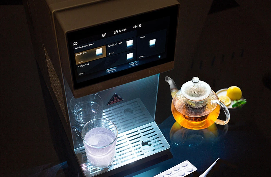 Dystrybutor wody Miraqua OMEGA w biurze - aranżacja