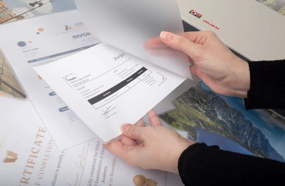 Laminowanie dokumentów w laminatorze OIPUS uniLAM A3