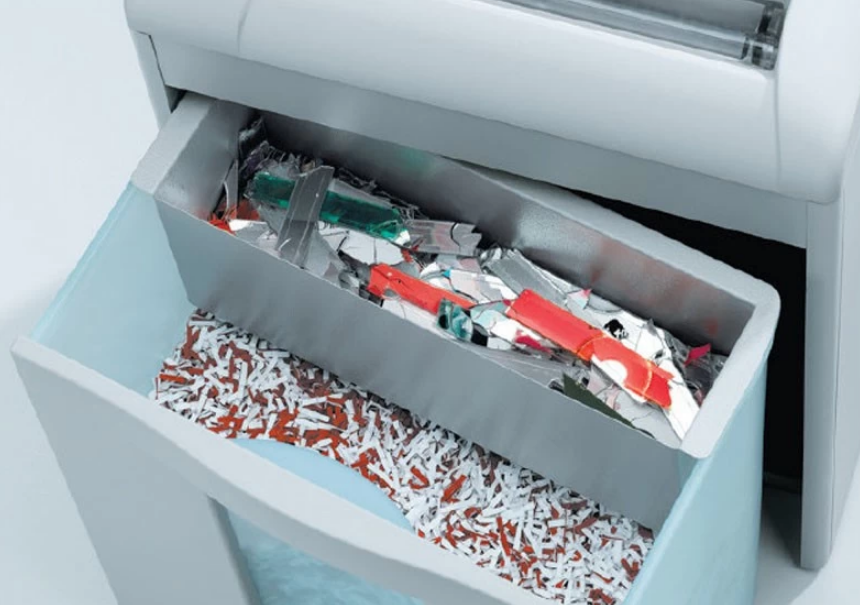 Osobne pojemniki na ścinki w niszczarce IDEAL 2270