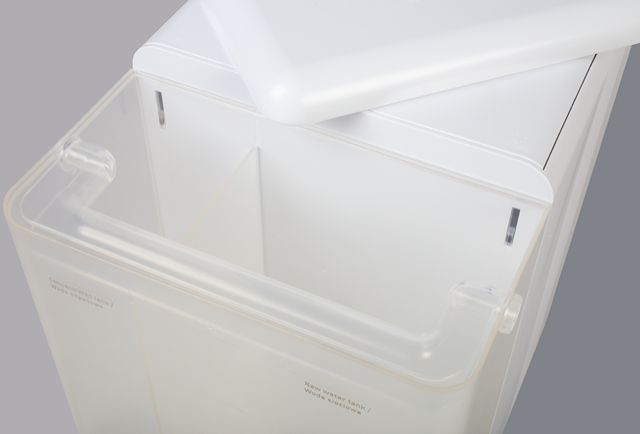 Opróżniony zbiornik na wodę w dystrybutorze Miraqua