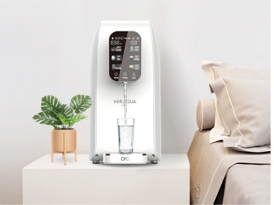 Nablatowe, bezbutlowe dystrybutory wody – czy warto?