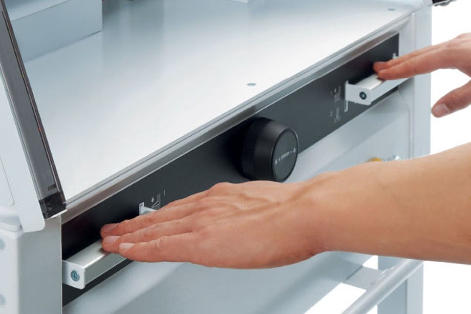 Gilotyna elektryczno-hydrauliczna IDEAL 5560 - przyciski EASY-CUT