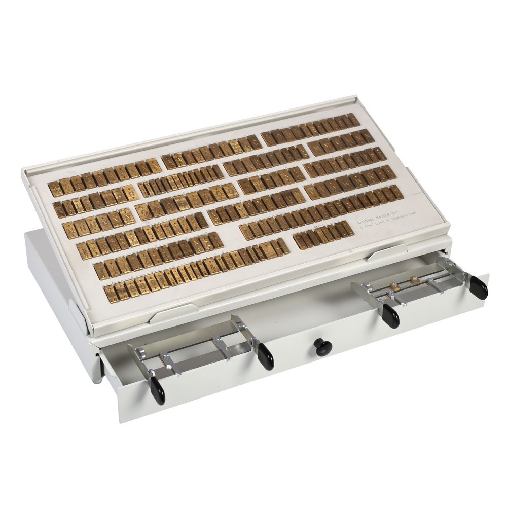 Stojak na kontener z czcionkami - O.NamePress Working Box