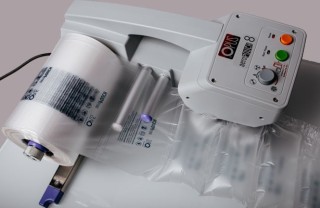 Urządzenie do wypełniania powietrzem poduszek lub mat foliowych - OPUS aeroPOUCH 8